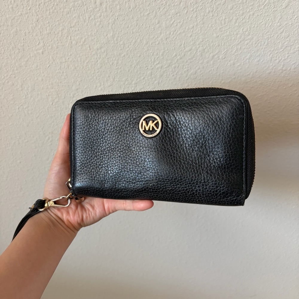 Michael Kors Black Pebbled Leather Wristlet Wallet with Gold Logo - Picture 3 of 10